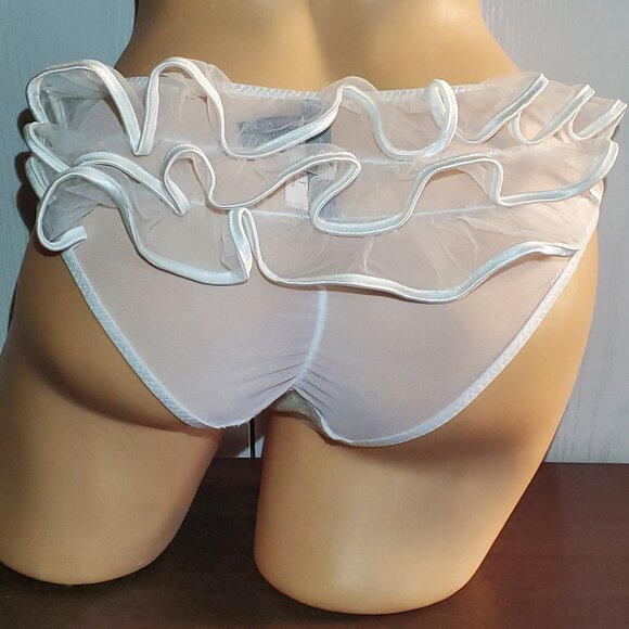 Victoria's Secret Cheeky Panties. New with Tags Size Medium. - Picture 1 of 5